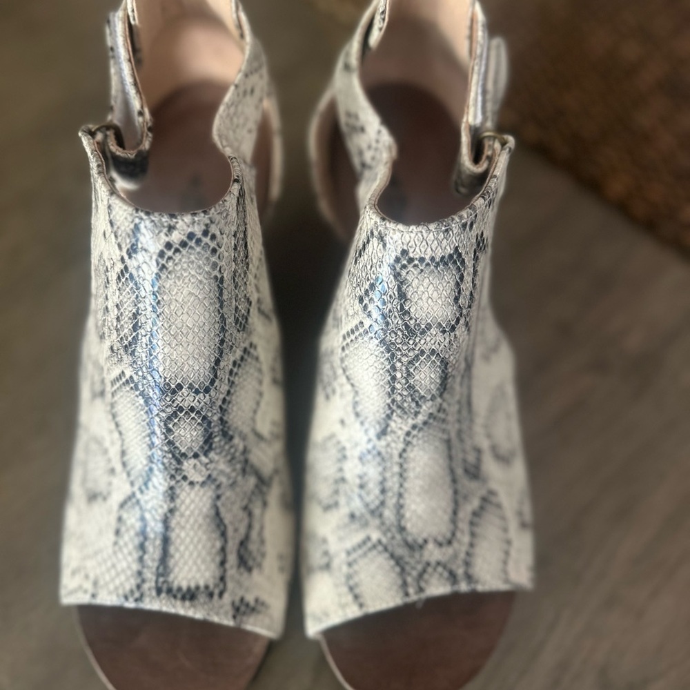 Elegant Blue Snakeskin Wedge Sandals